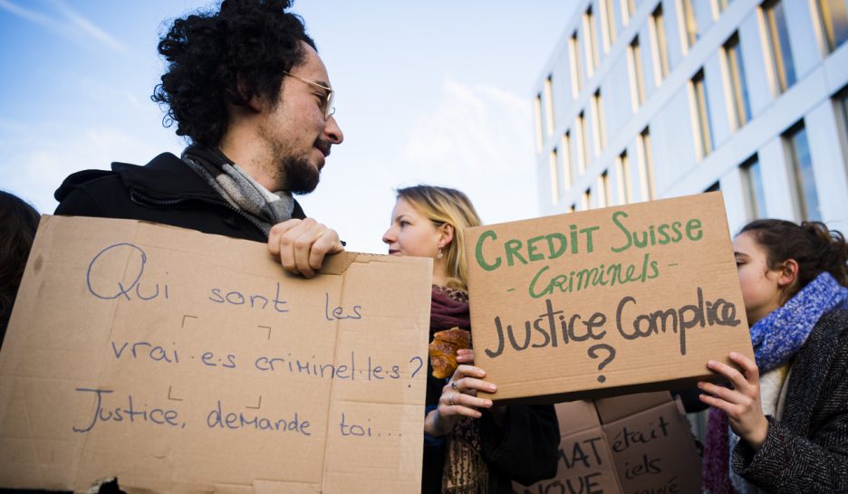 Des militants qui se jouent des lois