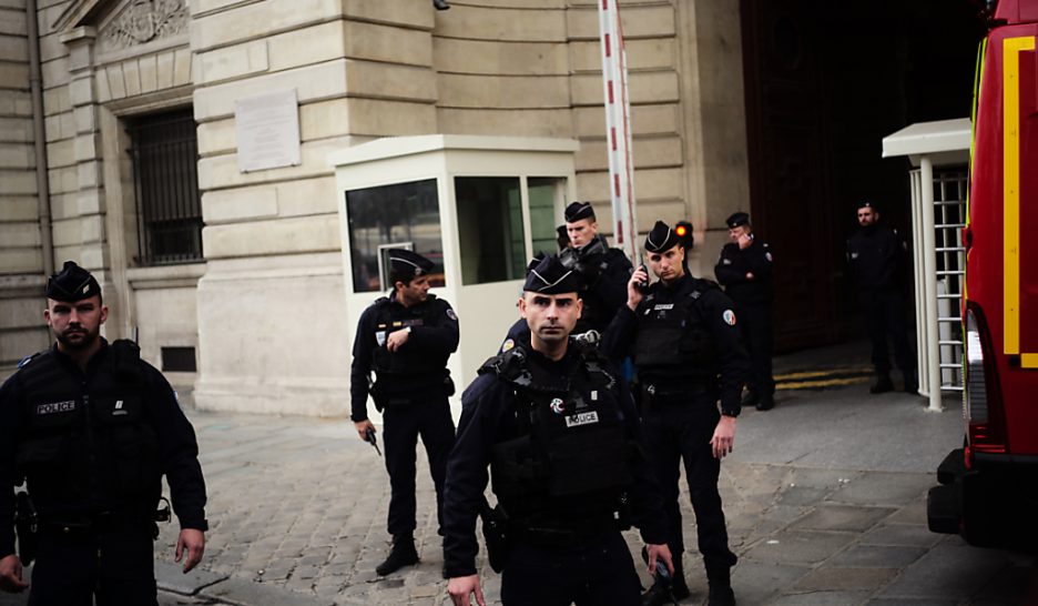 Passants poignardés près de Paris
