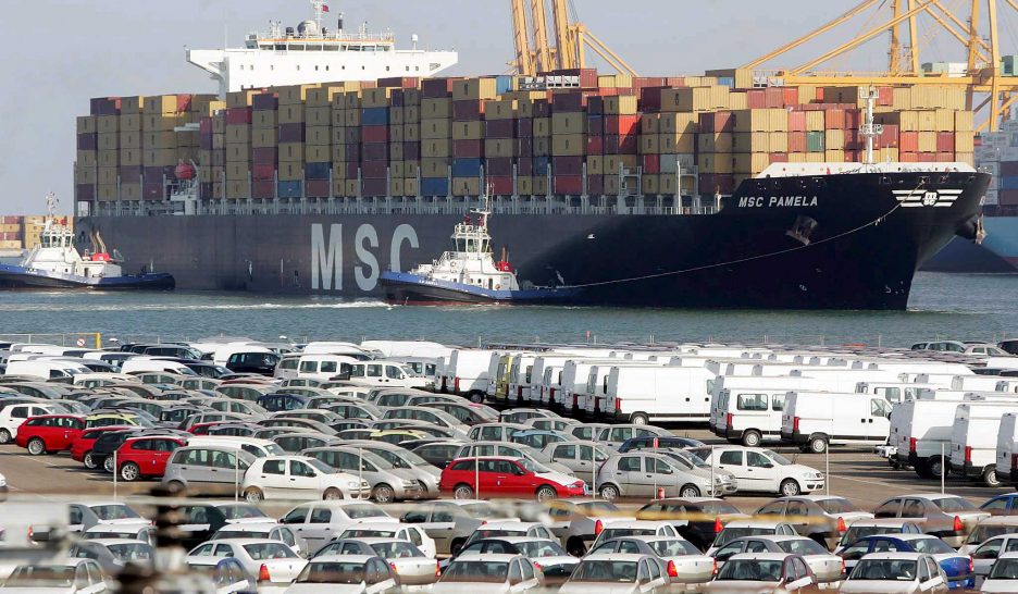 Une vague verte en mer