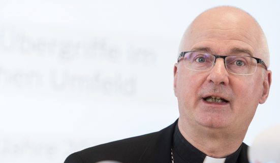 Abbé écarté pour harcèlement