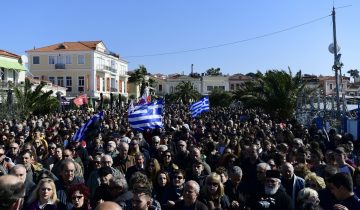 Colère contre les camps de migrants