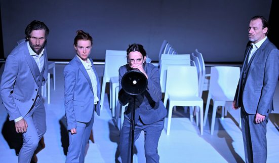 Douter, refuser, recommencer