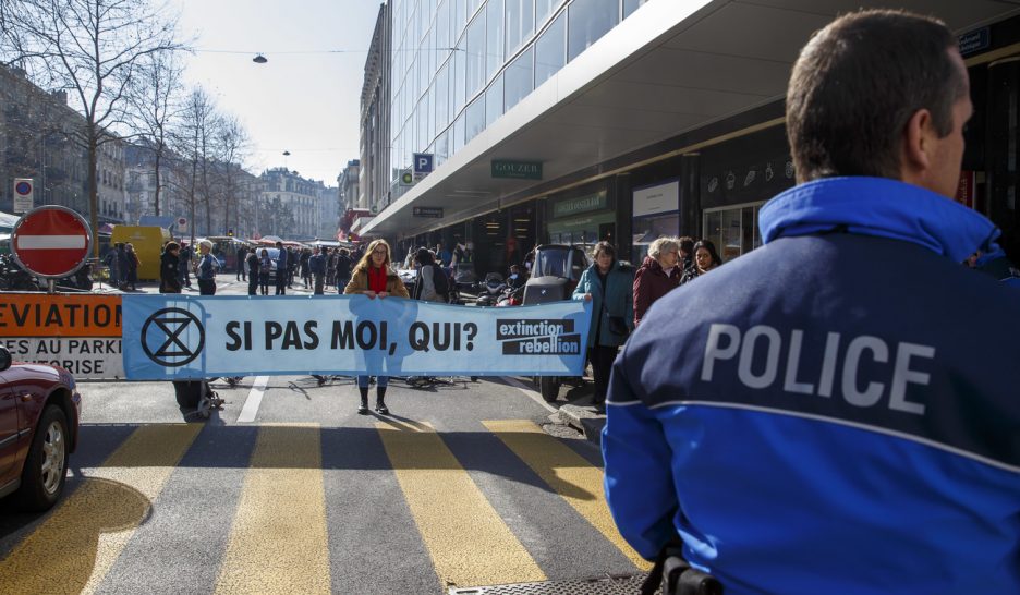 Extinction Rebellion bloque le parking de Rive