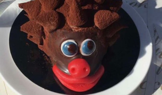 Gâteau «raciste» au cœur d’un procès