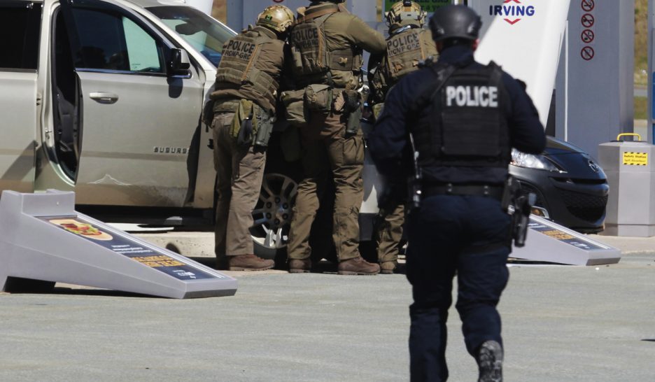 Un homme armé tue plus de 16 personnes