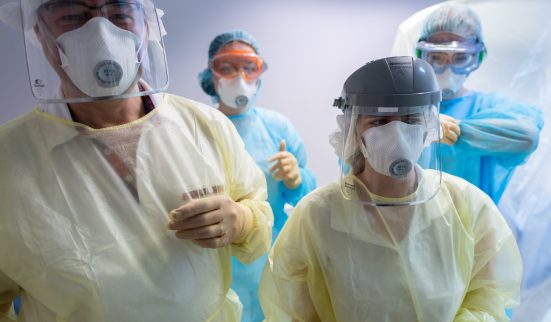 La Suisse n’avançait pas masquée 1