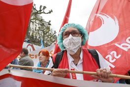 PAR-DELA LES BARRIERES