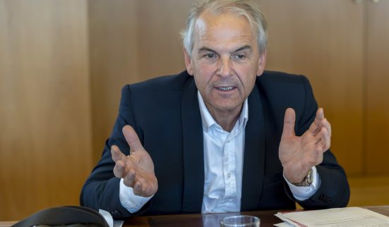 Treize ans à l’exécutif, ça use un militant