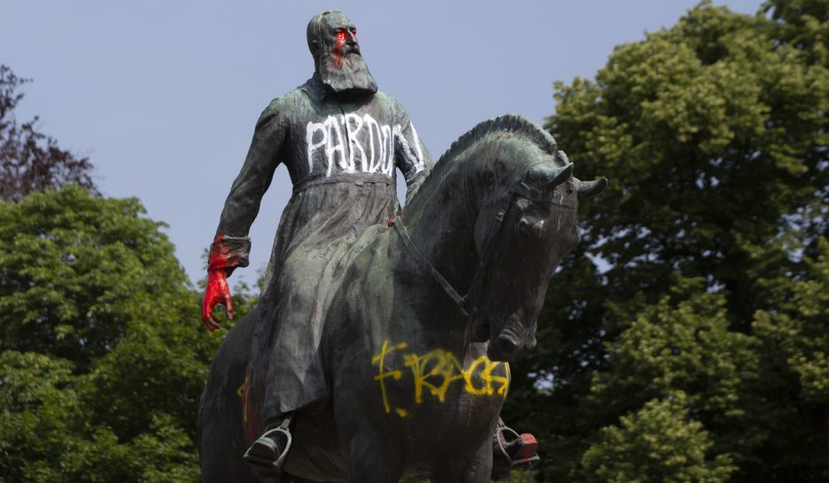 Le roi Léopold II est pris pour cible