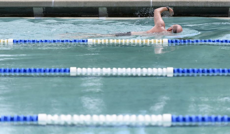 Entrée à la piscine réservée aux résidents suisses