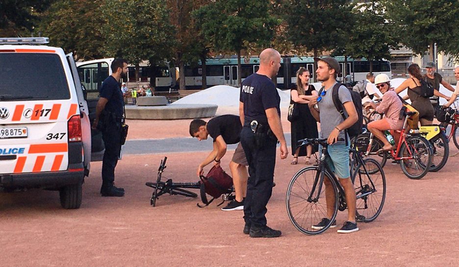 Qui veut la peau de la Critical Mass? 1