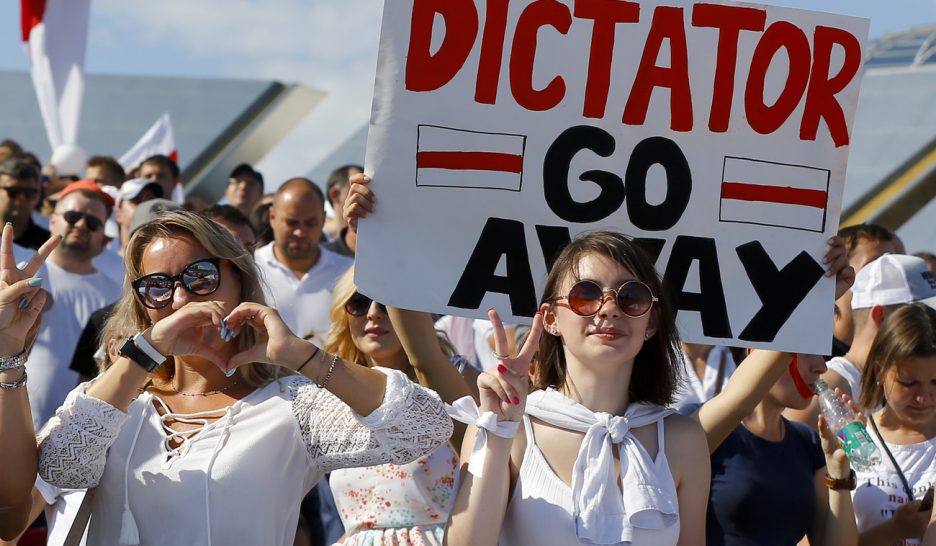Immense manifestation à Minsk, Loukachenko refuse de s'incliner