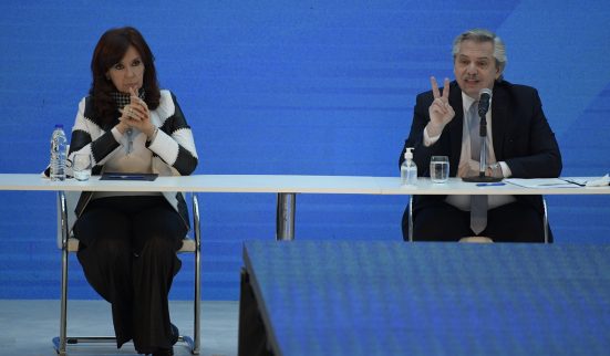 Dette privée divisée par deux