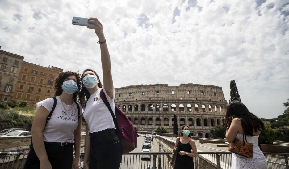 L’Italie durcit les mesures à son tour