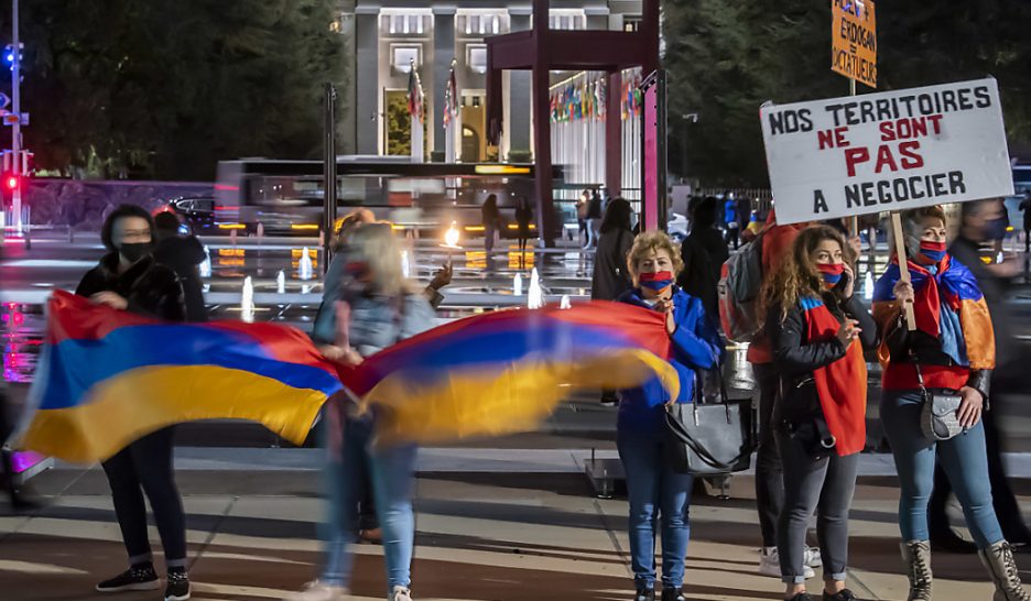 Marche aux flambeaux en soutien à l'Arménie