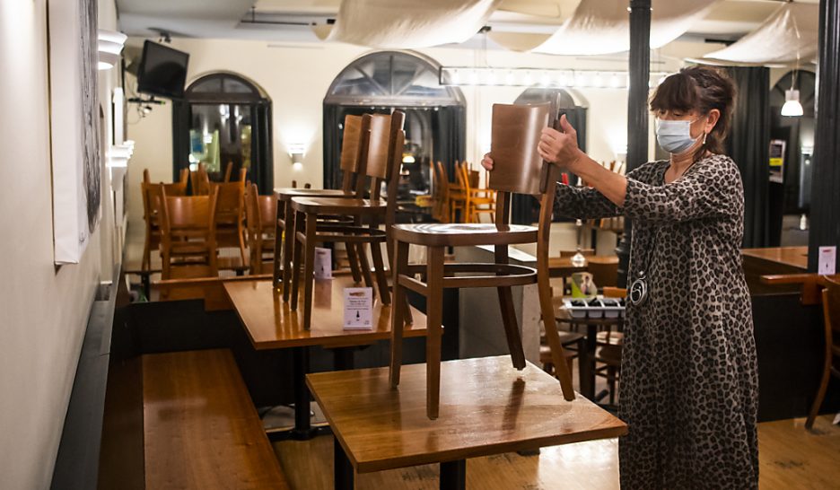 Les restaurants devront fermer mardi