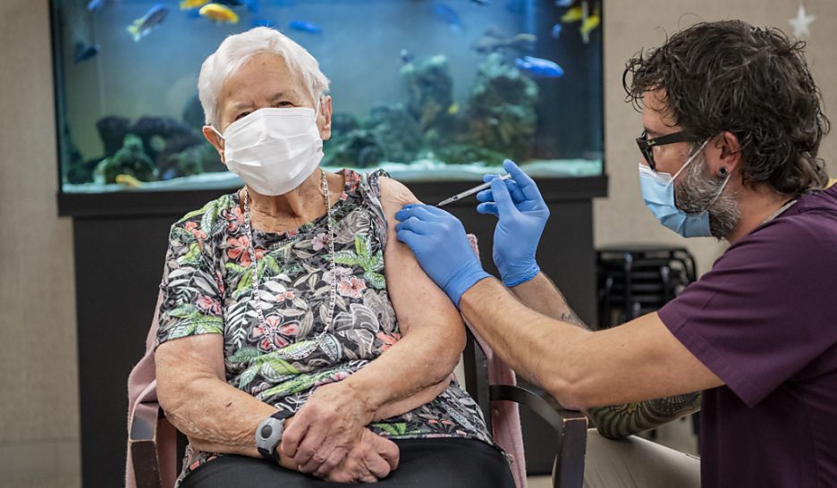Premières personnes vaccinées en Suisse