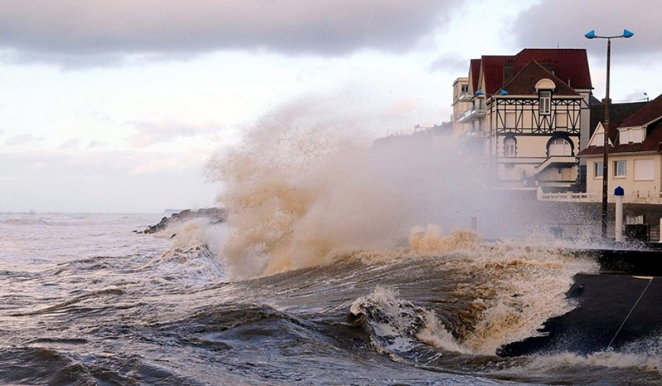 Tempête Bella: jusqu’à 18 000 foyers privés d’électricité