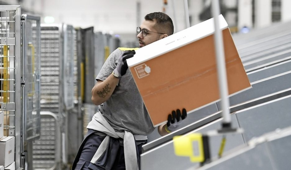 Tri postal sous la déferlante de colis