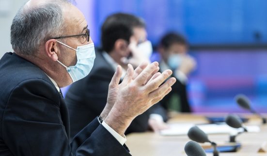 Les écoles restent ouvertes