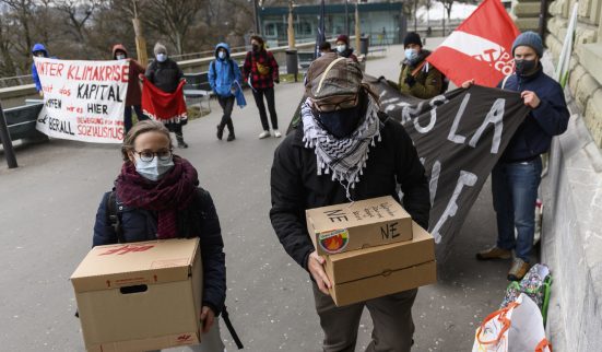 Sept mille signatures contre la loi sur le CO2