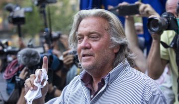 Trump gracie 73 personnes, dont Steve Bannon