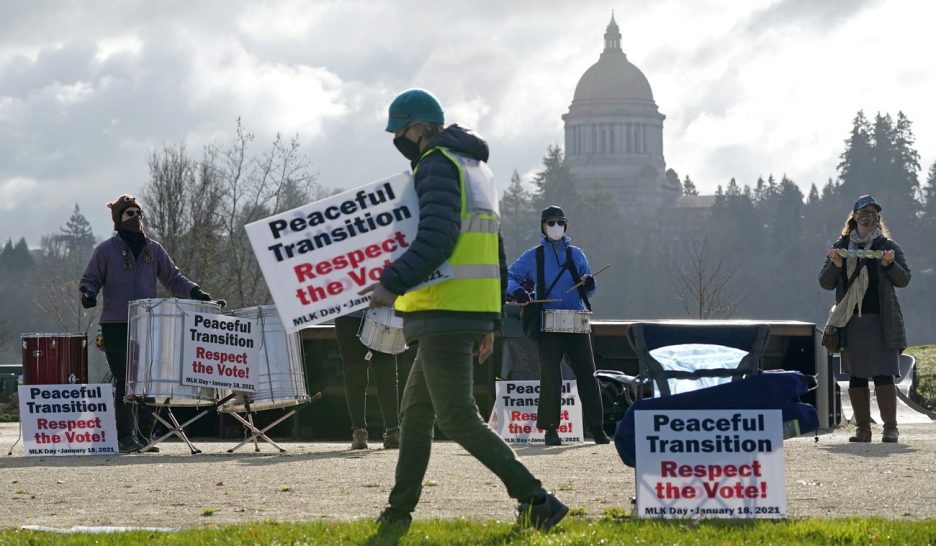 Trump: une série de grâces pour sa dernière journée?