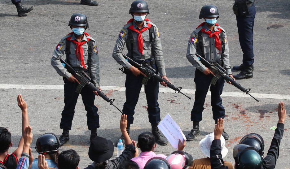 Gigantesques manifestations contre le coup d'Etat