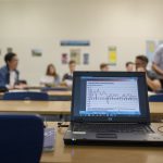 L’économie mainstream faite école