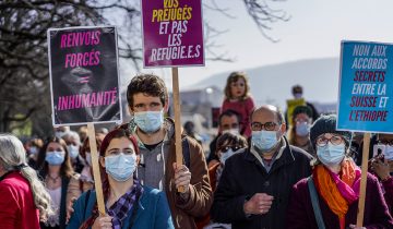 200 personnes dénoncent les renvois forcés