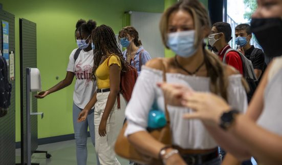 Les écoles invitées à lever le pied