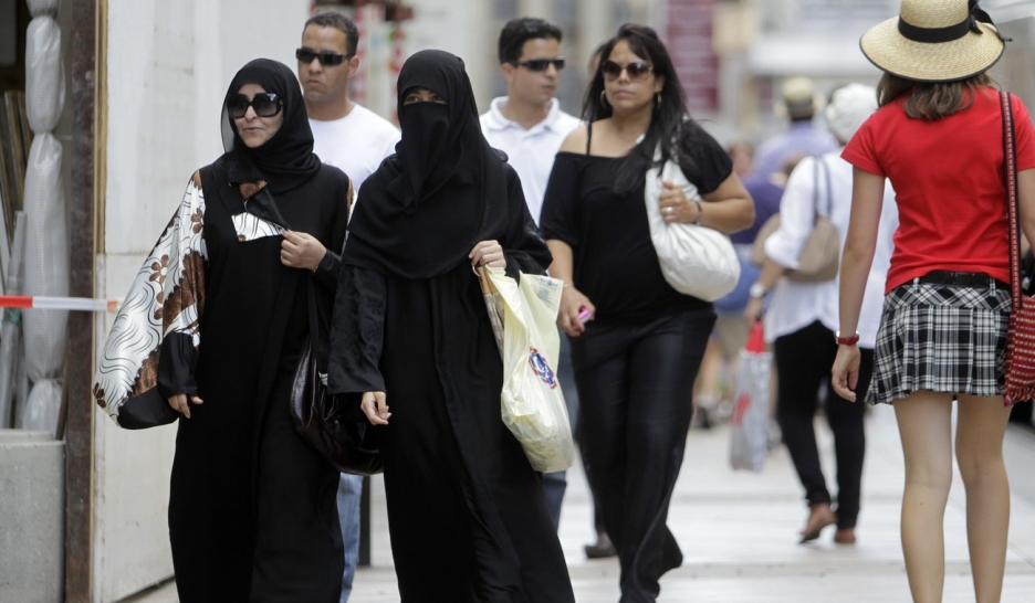 L'initiative anti-burqa serait acceptée à 51%