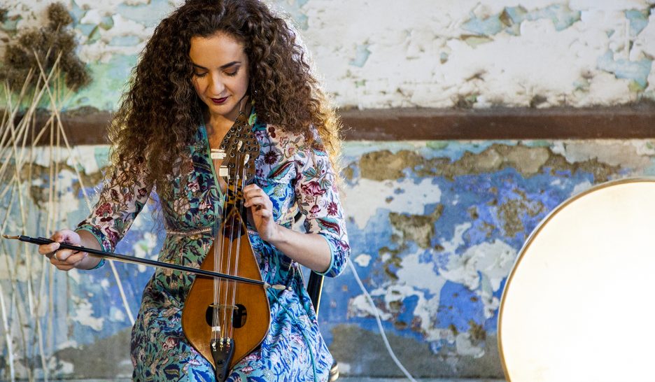 Par-delà les clichés, «Mousiki!»