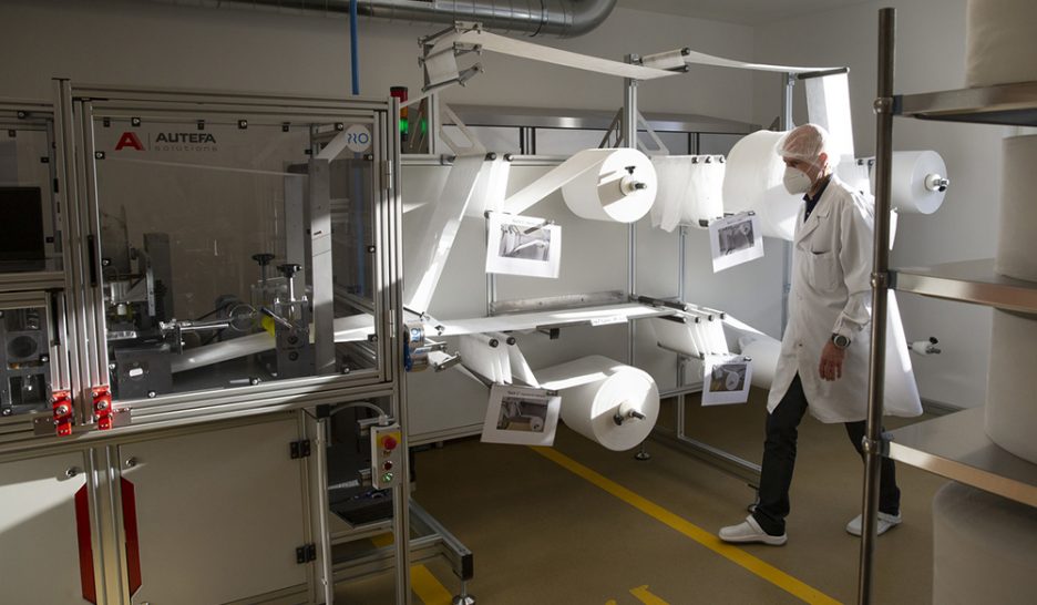 Un partenariat public-privé permet la production de masques FFP2