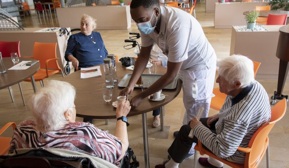 Les EMS critiquent le manque de soutien des autorités sanitaires