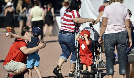 Les sans-papiers toucheront aussi l’allocation rentrée scolaire