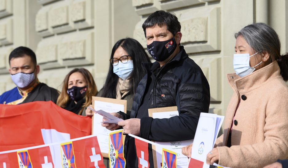 Tibétains sans papiers régularisés