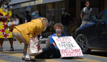 Action d’Extinction Rebellion pour barrer la route au CO2