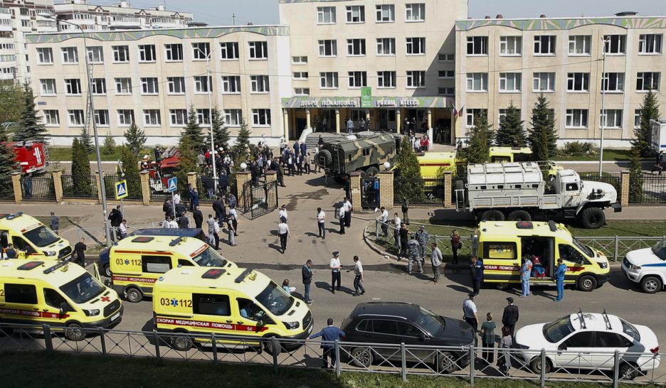 Fusillade et explosion dans une école