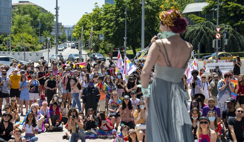 Un arc-en-ciel sur la place des Nations