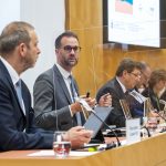 Le gouvernement sous le feu des critiques
