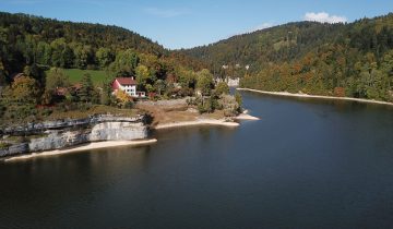 Le lac des Brenets joue au yo-yo