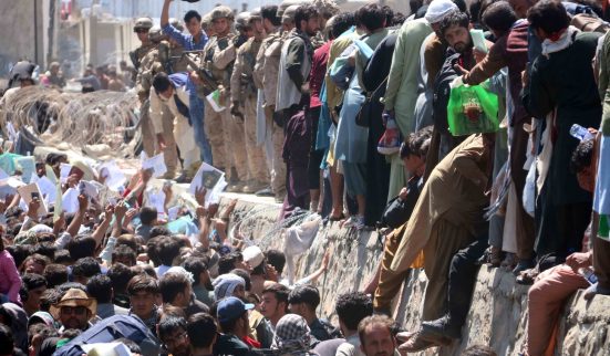 Les attentats à l’aéroport de Kaboul font 85 victimes