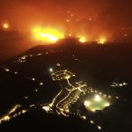 les pompiers grecs bataillent contre le feu