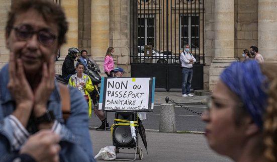 Pass sanitaire et vaccination des soignants validés en France