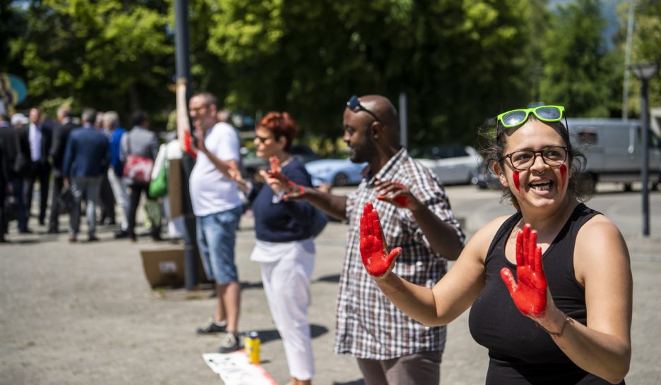 Des excuses pour avoir interdit la langue des signes