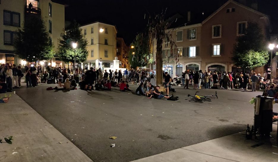 Fins de marché animées aux Grottes