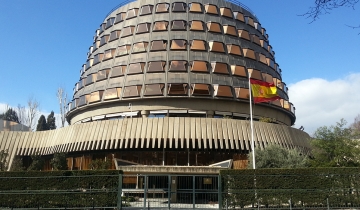 Institutions sapées par la droite 1