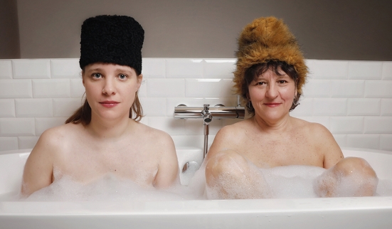 Ester Poly, power duo décroissant et décoiffant