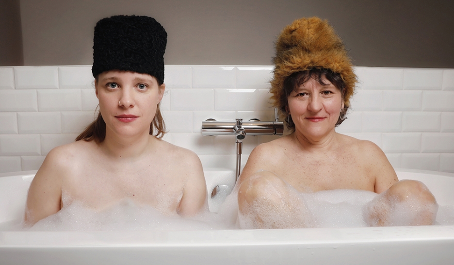 Ester Poly, power duo décroissant et décoiffant